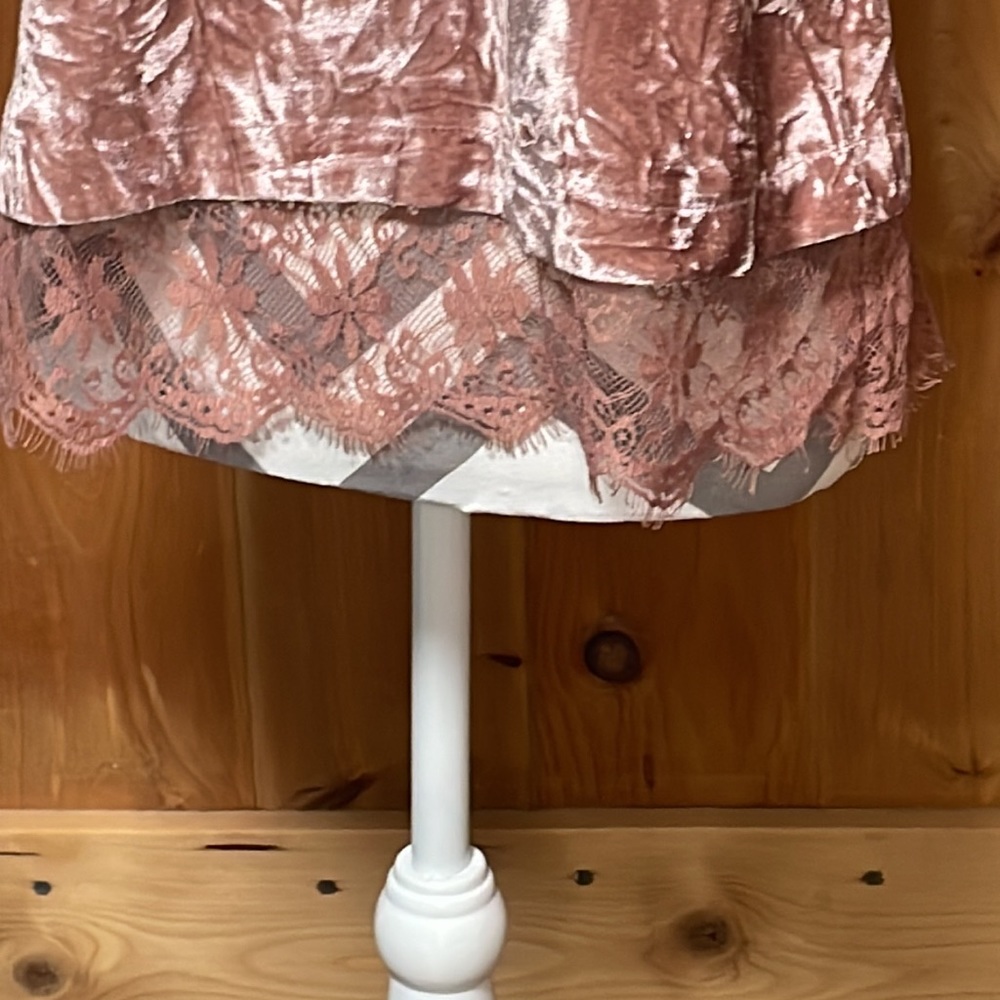 Miami pink velvet tank with lace trim small - Picture 2 of 5